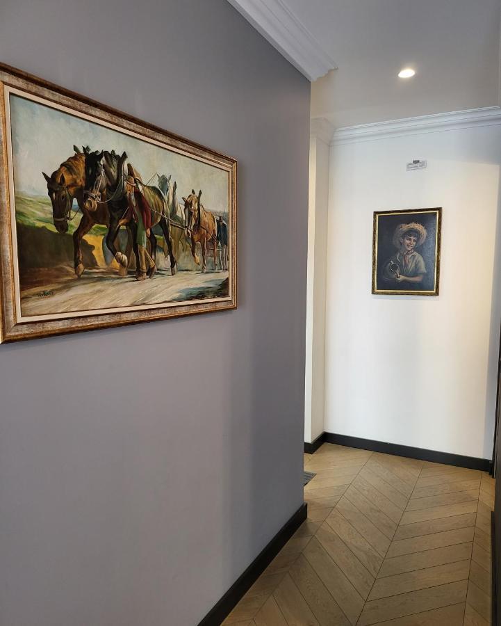Happy Inn Presidential, Self Check-In, Parking In The Underground Garage VNO Exterior foto