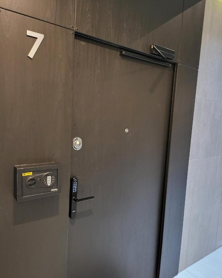 Happy Inn Presidential, Self Check-In, Parking In The Underground Garage VNO Exterior foto