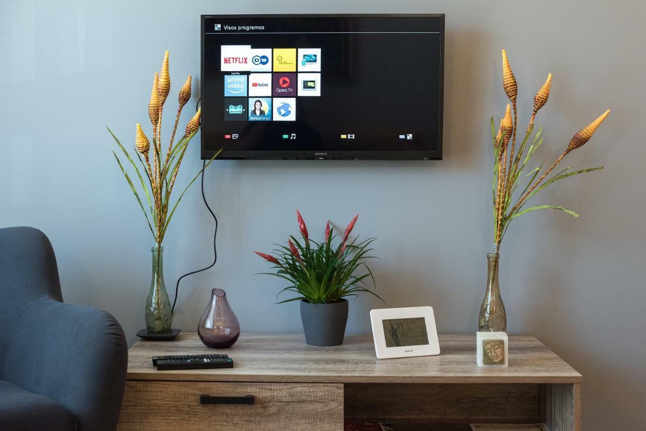 Happy Inn Presidential, Self Check-In, Parking In The Underground Garage VNO Exterior foto