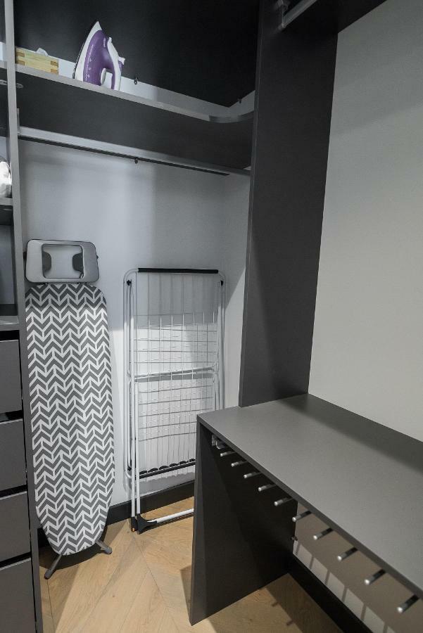 Happy Inn Presidential, Self Check-In, Parking In The Underground Garage VNO Exterior foto